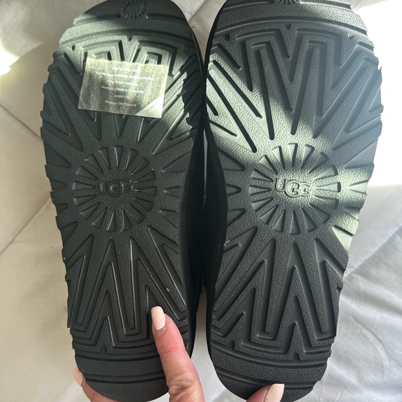 UGG Ultra Mini Black Boots Sz 7 - Picture 8 of 9